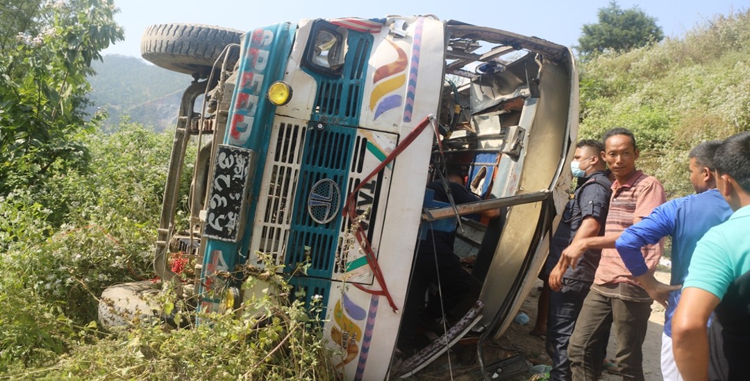 पाँचथर बस दुर्घटना (अपडेट) : घाइतेमध्ये २ जनाको मृत्यु