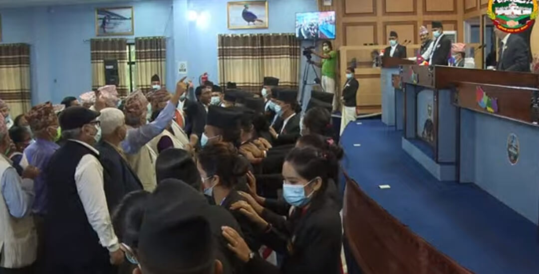दुई सांसदलाई पदमुक्त नगरेको विरोधमा एमालेद्वारा लुम्बिनी सभा अवरुद्ध